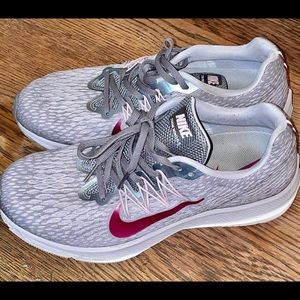 Nike silver size 9 zoom winflo 5 running shoes